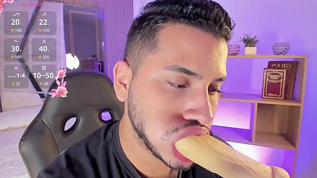 Онлайн чат XXX Axel_grey_