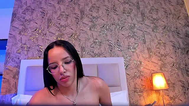 ValkyriaSteel's Live XXX Chat