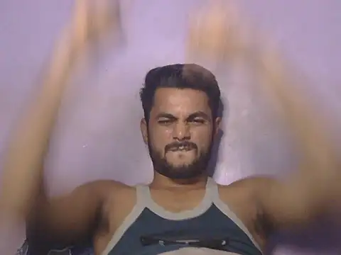Stubborndesiboy: онлайн-секс-чат