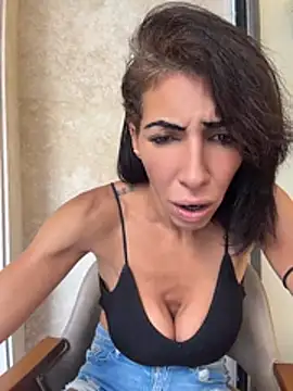 Chatroom XXX en direct de Yasmiinee