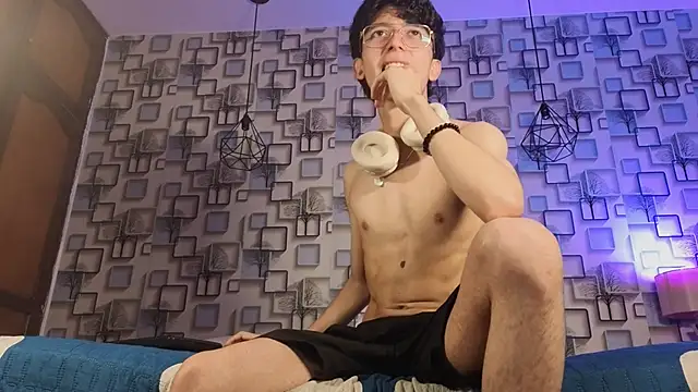 Twink_Sebas7 Chat XXX in diretta