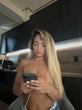 Ivy_Bae Adlı Modelin Canlı XXX Sohbeti