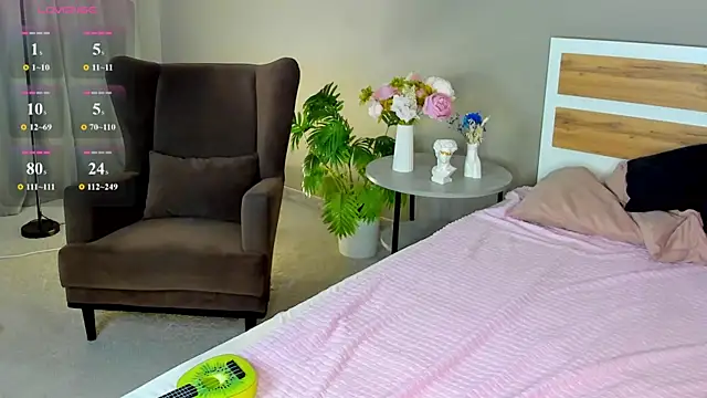 elara_sunbeam's Live XXX Chat