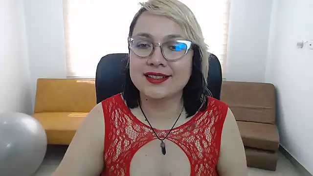 AnyaLuxx Adlı Modelin Canlı XXX Sohbeti