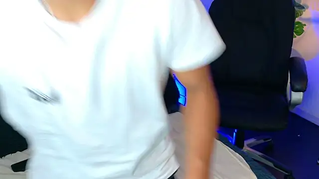 AlexAndAlbert 即時 XXX 聊天