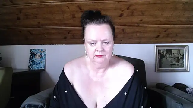TiffanyMature live XXX chat