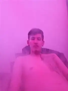 cheekyboyx Adlı Modelin Canlı XXX Sohbeti