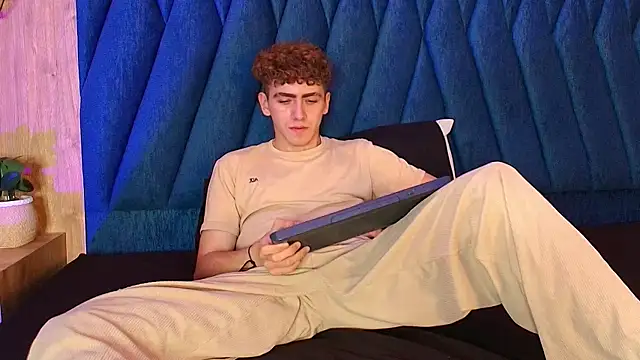 צ'אט XXX בשידור חי של Tyler_Mcrey