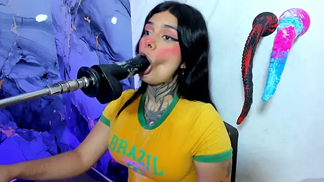 Emily_Evo Adlı Modelin Canlı XXX Sohbeti