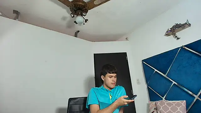 EdwinBoys লাইভ XXX চ্যাট