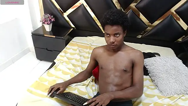 NoahJhonson69 Live XXX-Chat