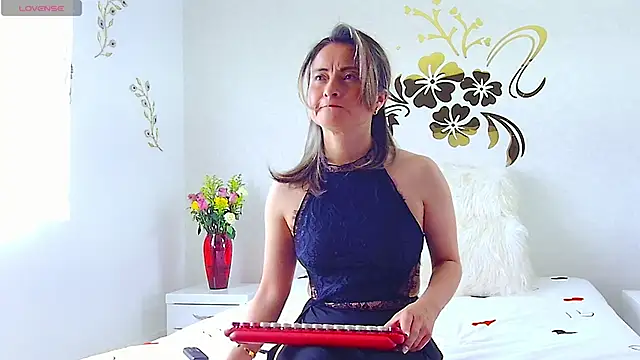 MarcelaFlores' Live XXX Chat