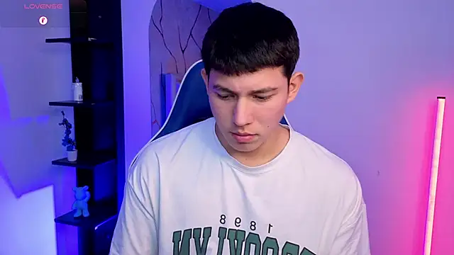 XXX chat uživo modela JamesCr_