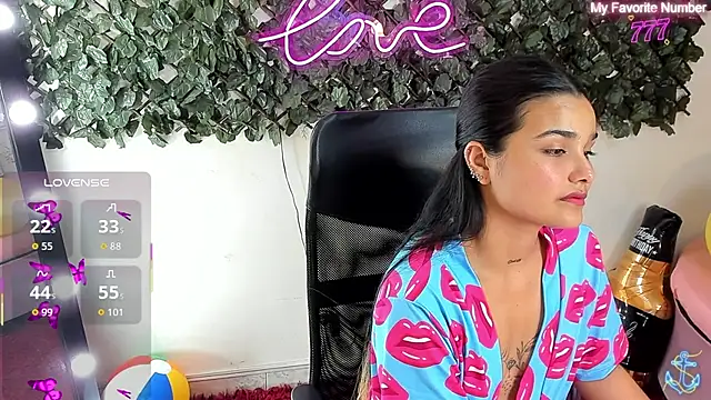 XXX chat uživo modela DestinyHills