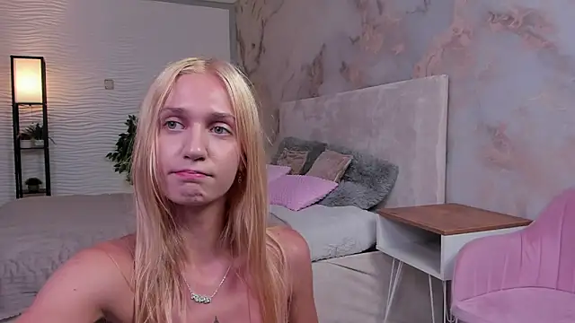 SerenaCrystall's Live XXX Chat