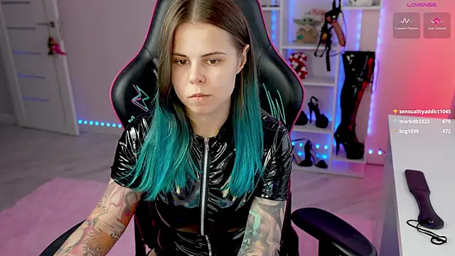 Chat +18 de QueenAliceX ao vivo