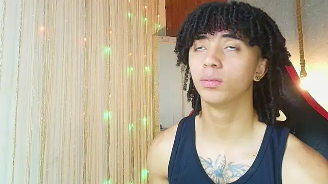 Chat XXX ao vivo de kim_curlyy