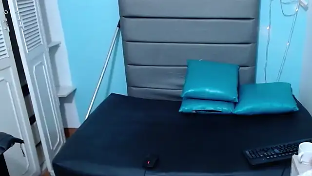 casandraroberthrs707 live XXX chat