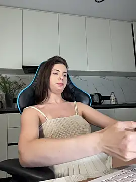 CurlyLara – Naživo XXX chat