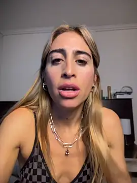 Chat +18 de NicoleWilder ao vivo