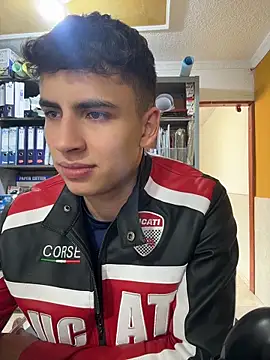 AdrianRinaldi – Naživo XXX chat