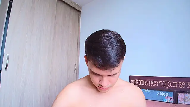 Chat +18 de james_carter1 ao vivo