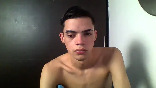 Latinos_2001 Adlı Modelin Canlı XXX Sohbeti