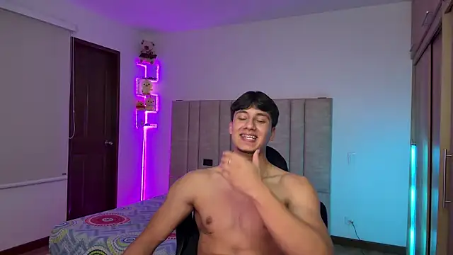 CHRIS_MORGAN1 Adlı Modelin Canlı XXX Sohbeti