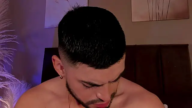 Chat XXX en directo de Alexander_Diazz