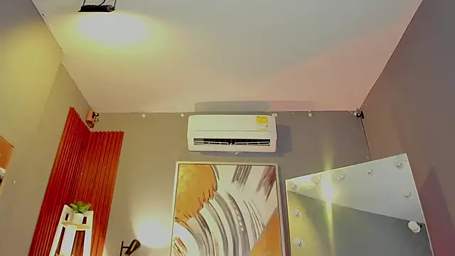 Yintaish Live XXX-chat