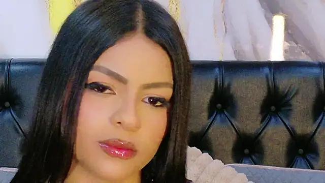 LindaFrancoo Adlı Modelin Canlı XXX Sohbeti