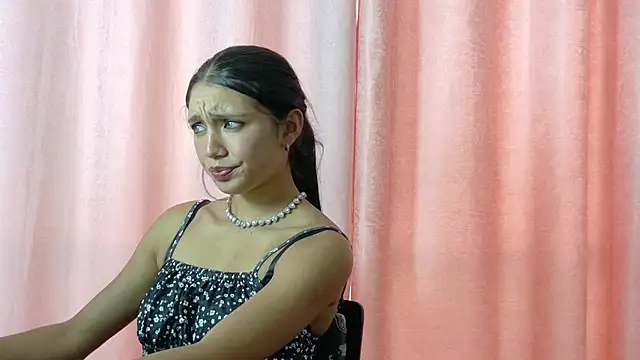 Arianna_Toro_ élő XXX-chatje
