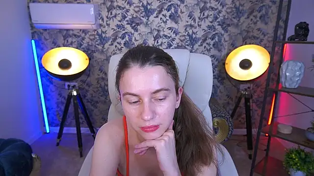 LittleJulii Chat XXX in diretta