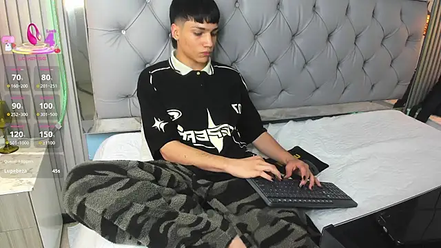 SamBlack_ Adlı Modelin Canlı XXX Sohbeti