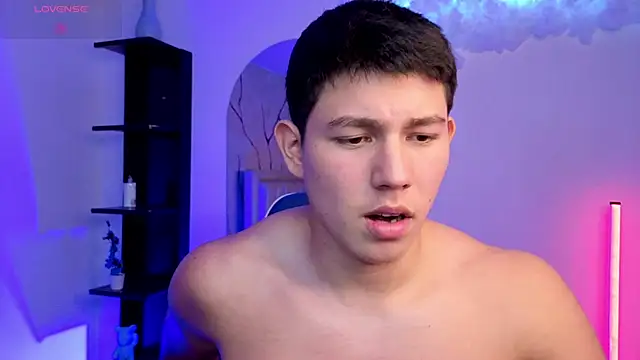 JamesCr_ Adlı Modelin Canlı XXX Sohbeti
