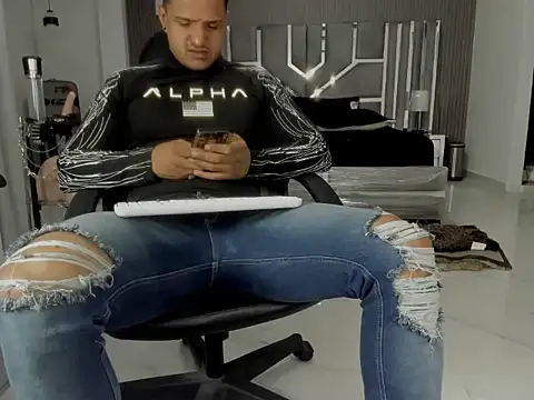 master_leather élő XXX-chatje