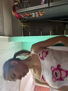 Niky_777 Adlı Modelin Canlı XXX Sohbeti