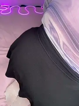 แชท XXX สดของ Mizztikaa