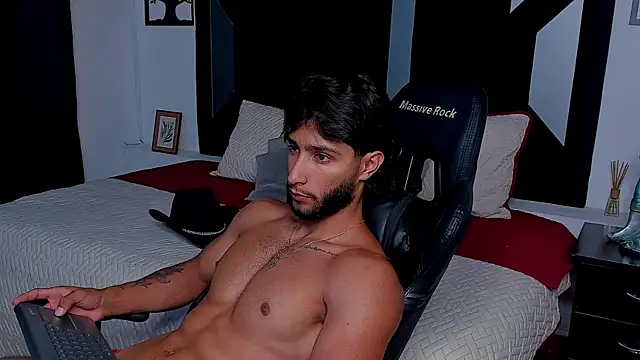 Emmet_CollinsJS Adlı Modelin Canlı XXX Sohbeti