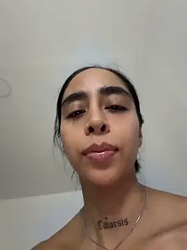 sophierooy22's Live XXX Chat