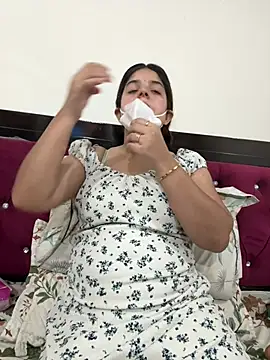yourmoni001's Live XXX Chat