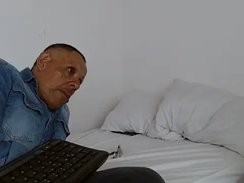 AlekNoir's Live XXX Chat