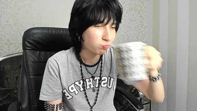 AdonBevのライブXXXチャット