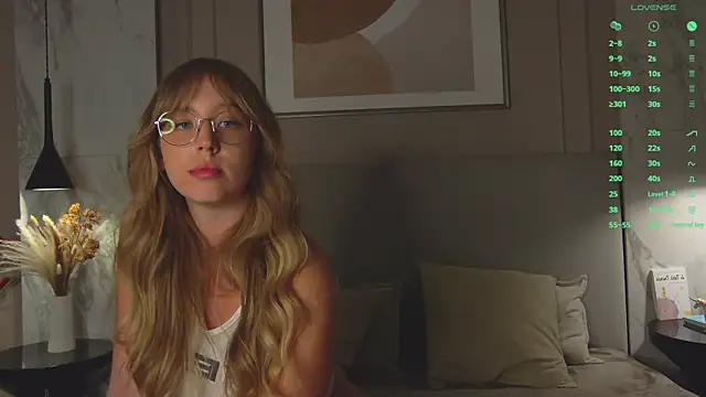 LoraineLuff Adlı Modelin Canlı XXX Sohbeti