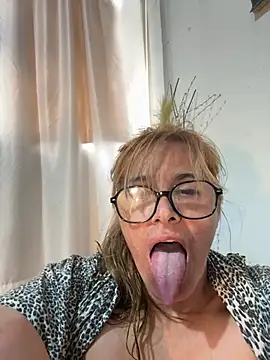 Chat XXX en directo de SahoryHorny