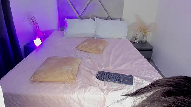 Chat +18 de NicoleeJoness ao vivo