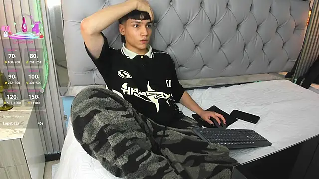 SamBlack_ Adlı Modelin Canlı XXX Sohbeti
