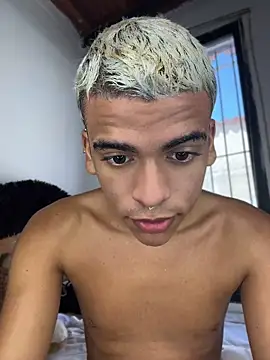 Chatroom XXX en direct de PrincesLeo