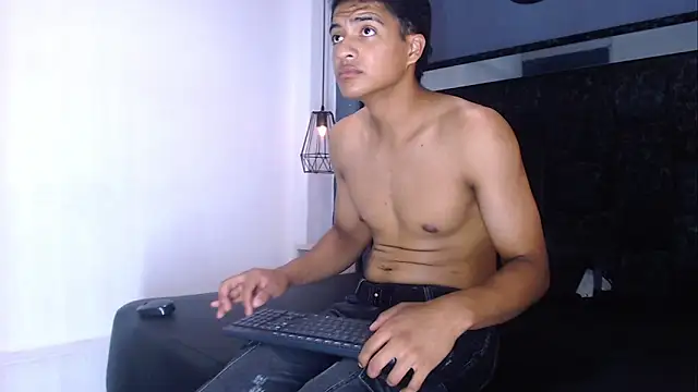 Chatroom XXX en direct de MaxWyatt_