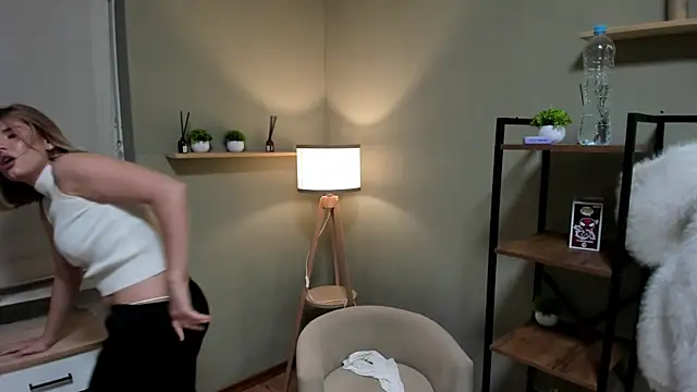 BossyPeach Live XXX-chat